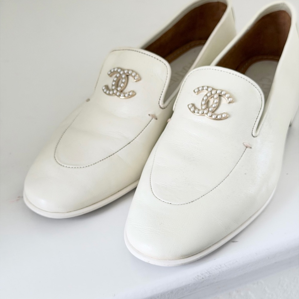 CHANEL Cream Loafers with Pearl CC Logo